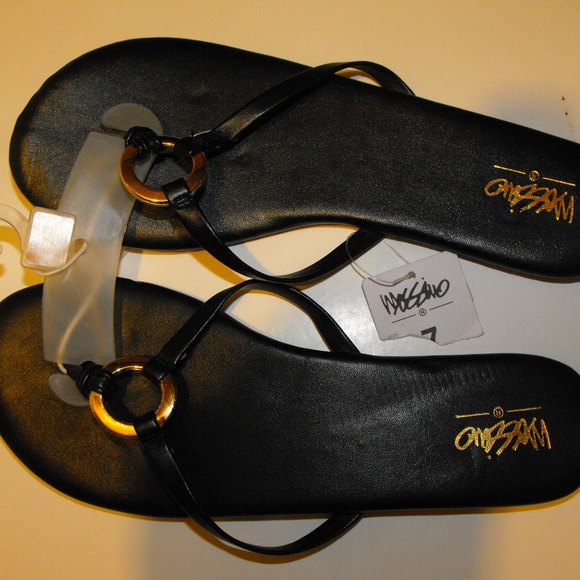 mossimo black flip flops